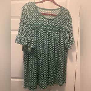 Max Studio Green & White Small Circle/Oval Pattern Top 2X